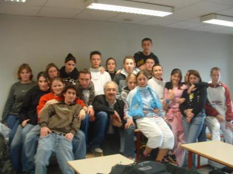 Photo de classe Seconde vente action marchande 2 de 2005, Lycée Jean ...