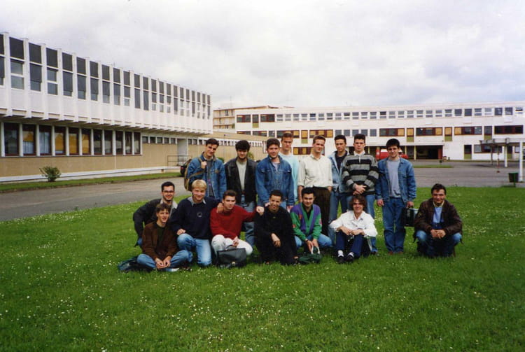 Photo de classe TF1B de 1993, Lycée Charles De Coulomb - Copains d'avant