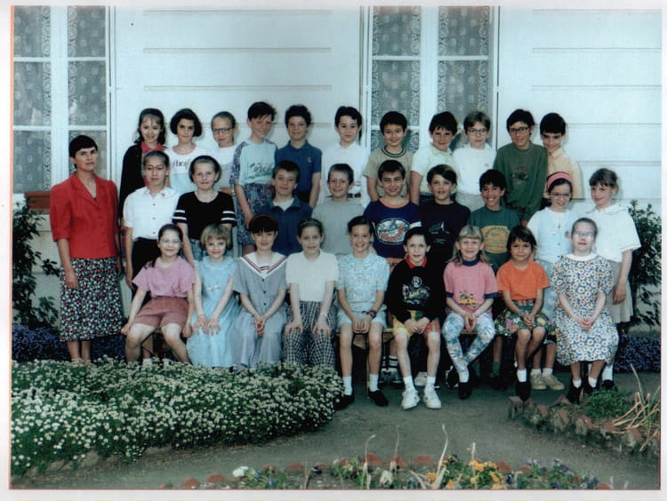 Photo de classe CM1 de 1991, Ecole Sainte Jeanne D'arc Copains d'avant