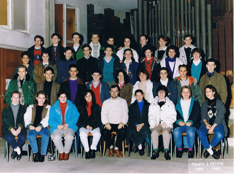 Photo de classe Seconde 2 19981989 de 1989, Lycée Notredame De Stecroix Copains d'avant