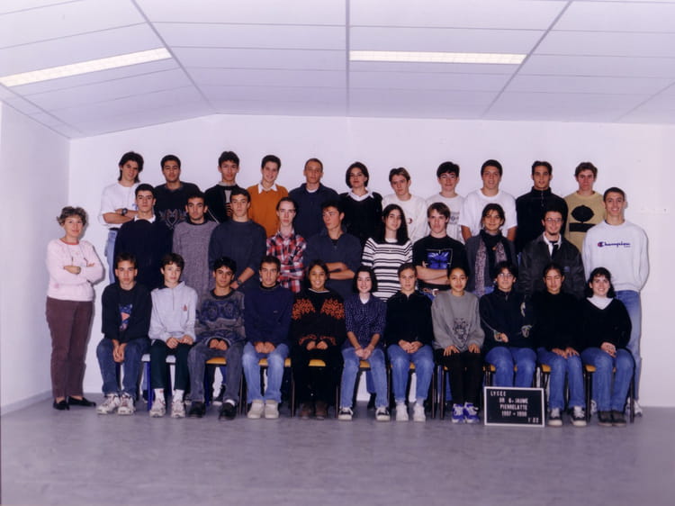 photo-de-classe-1-re-s2-de-1998-lyc-e-docteur-gustave-jaume-copains