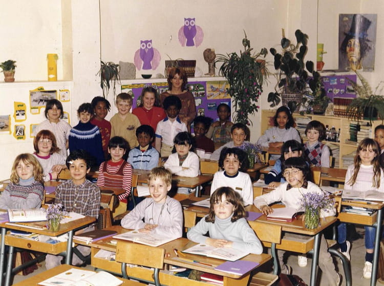 Photo de classe CE2 de 1982, Ecole Eugénie Cotton Copains d'avant Photo de classe CE2 de 1982, Ecole Eugénie Cotton Copains d'avant
