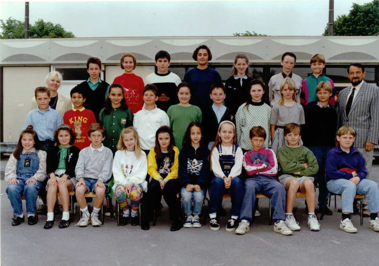 Photo de classe Cm2 de 1991, Ecole Sainte Therese (Vimy) Copains d'avant