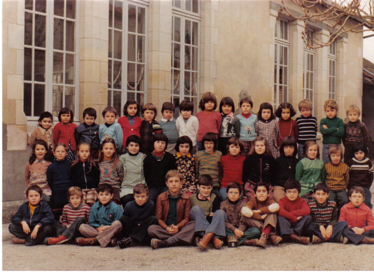 Photo de classe école primaire de champagnac de 1977, Ecole (Champagnac) Copains d'avant