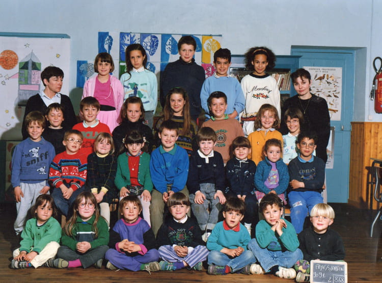 Photo de classe Primaire et maternelle de 1990, Ecole Primaire De Faye