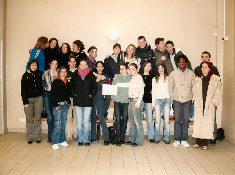 Photo de classe Term ES 3 de 2004, Lycée Jean Perrin - Copains d'avant