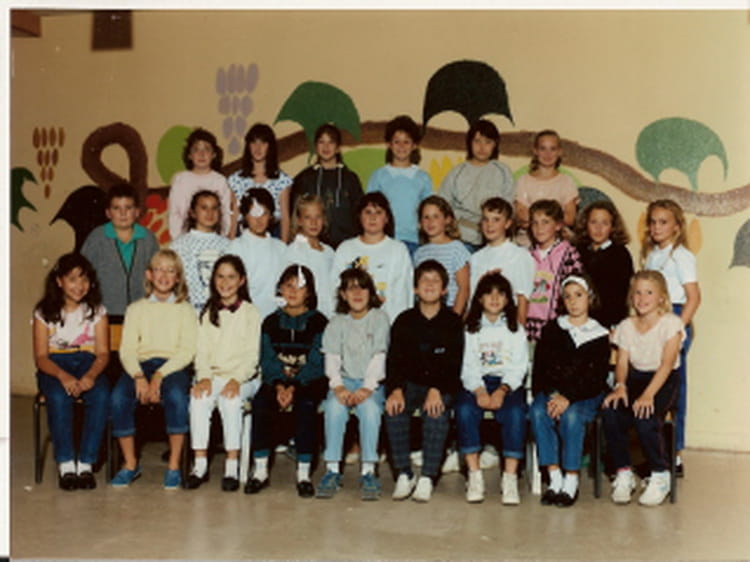 Photo de classe 6EME1 de 1988, Collège Eugène Delacroix Copains d'avant