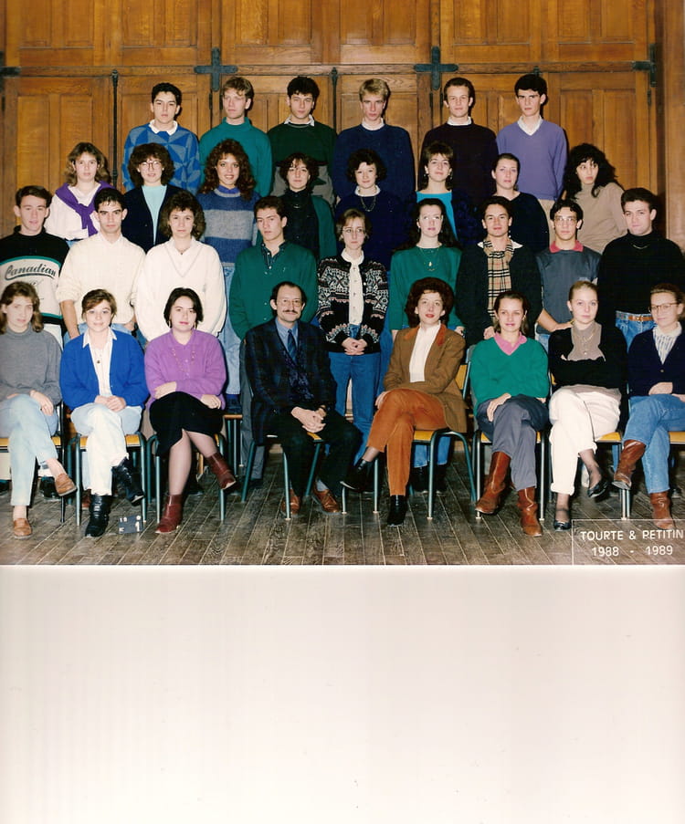 Photo de classe BTS ACTION CO 1ERE ANNEE de 1988, Lycée Saint-rémy ...