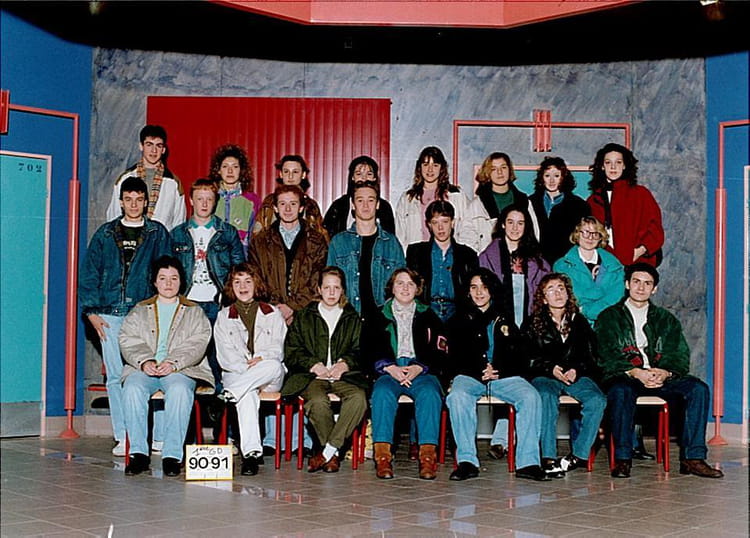 Photo de classe 1ère GD de 1990, Lycée Cassini - Copains d'avant