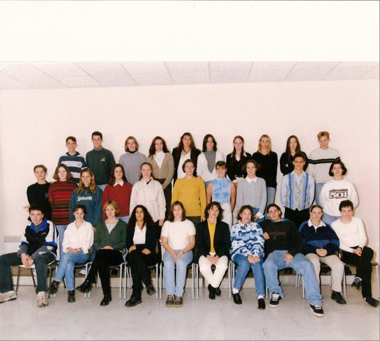Photo de classe Terminale STL de 1997, Lycée Uruguay France - Copains d ...