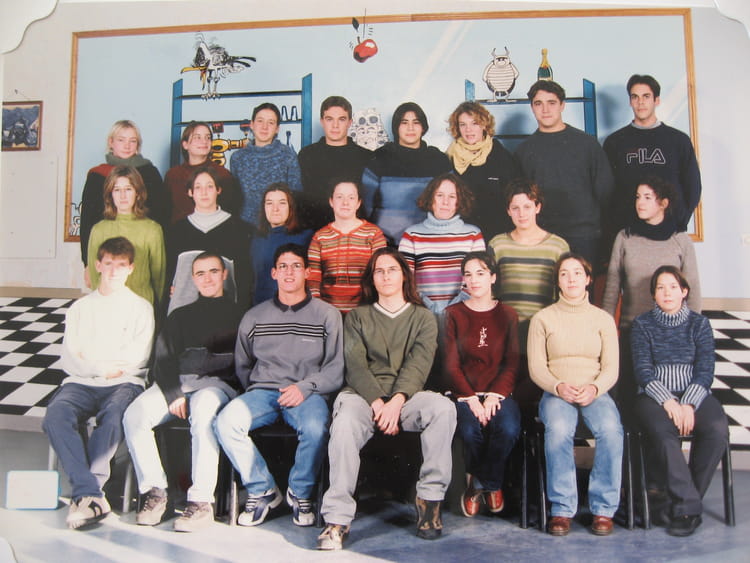 Photo de classe Terminale ES 2 de 2001, Lycée Jean Moulin - Copains d'avant
