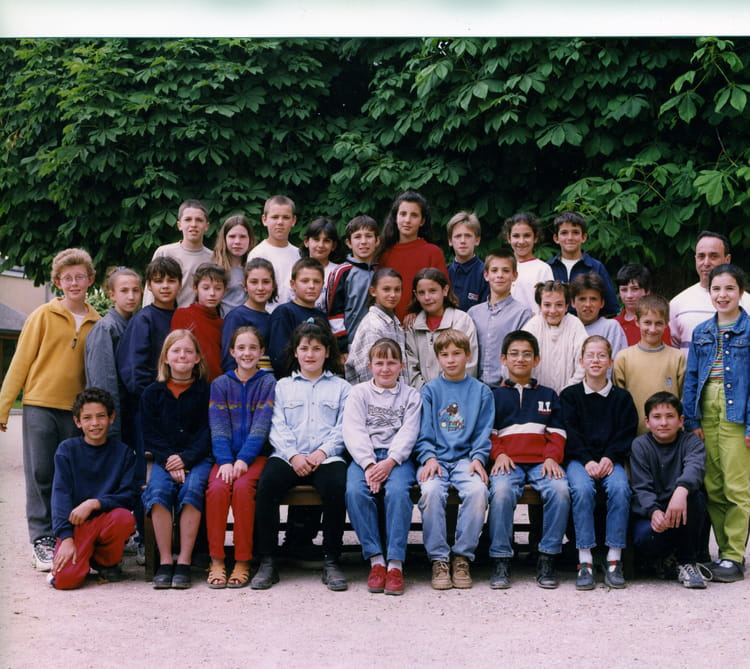 Photo de classe CM2 19992000 de 2000, ECOLE SAINT GREGOIRE Copains d'avant