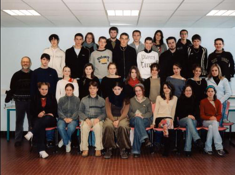 Photo de classe 1èere ES de 2005, Lycée Jean Moulin - Copains d'avant