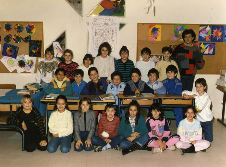 photo-de-classe-cm2-de-1987-ecole-pablo-picasso-copains-d-avant