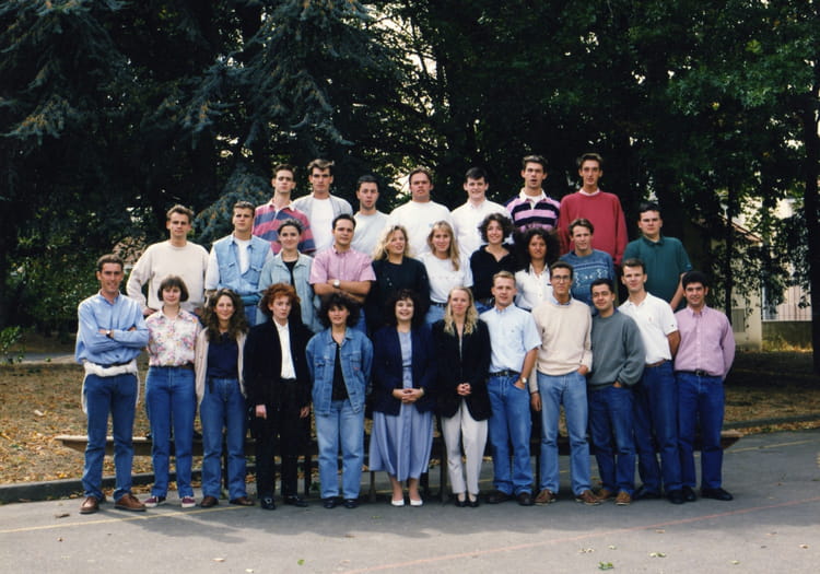 Photo de classe BTS ACTION CO 2 eme année de 1993, Lycée Saint-pierre ...
