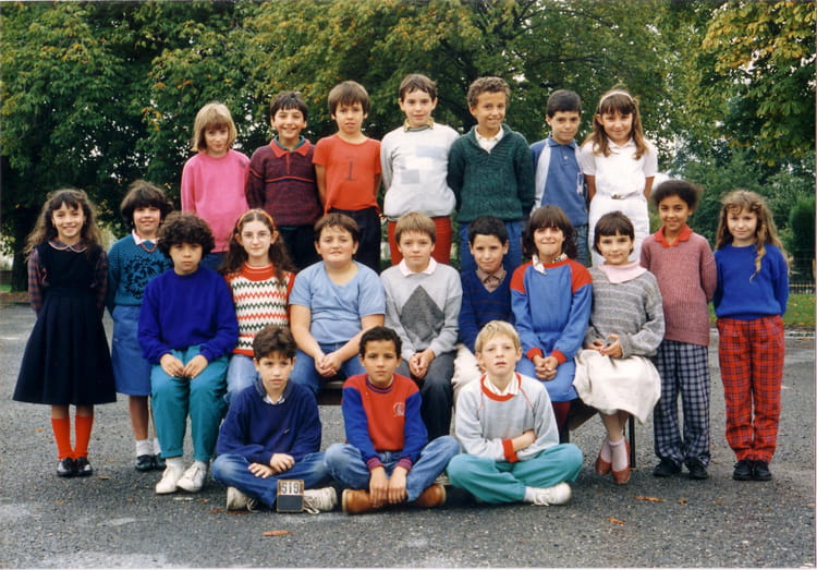 Photo de classe Cm1 de 1987, Ecole Les Marronniers (Roumazieres Loubert