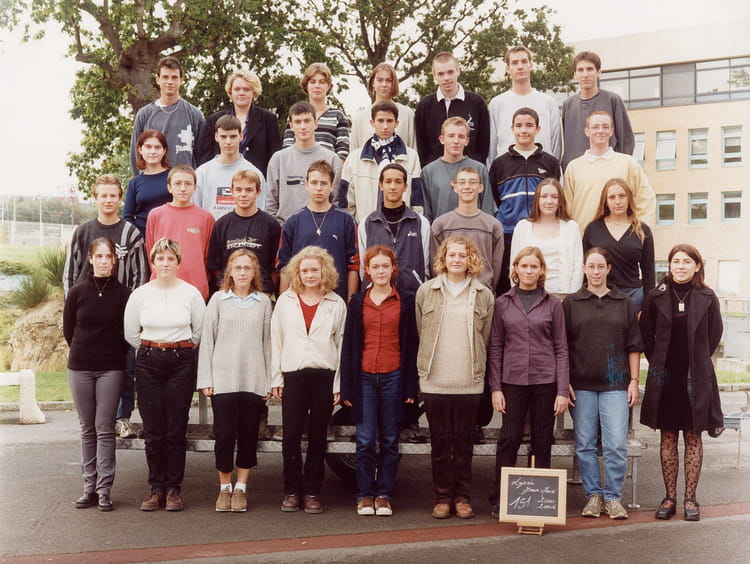 Photo de classe 1èreS 1 de 2001, Lycée Jean Macé - Copains d'avant