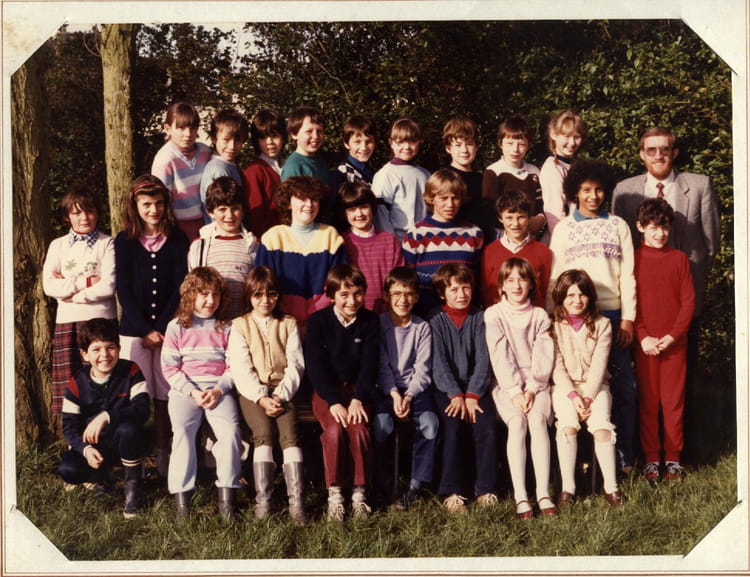 Photo de classe CM2 1983 1984 de 1983, ECOLE MARIE CURIE - Copains d'avant