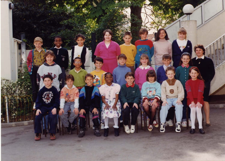 Photo de classe CM1 A de 1992, ECOLE SAINTE AGNES Copains d'avant
