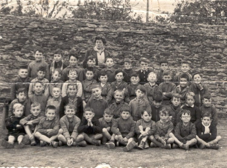Photo de classe CE2 de 1955, ECOLE SAINTE FAMILLE Copains d'avant