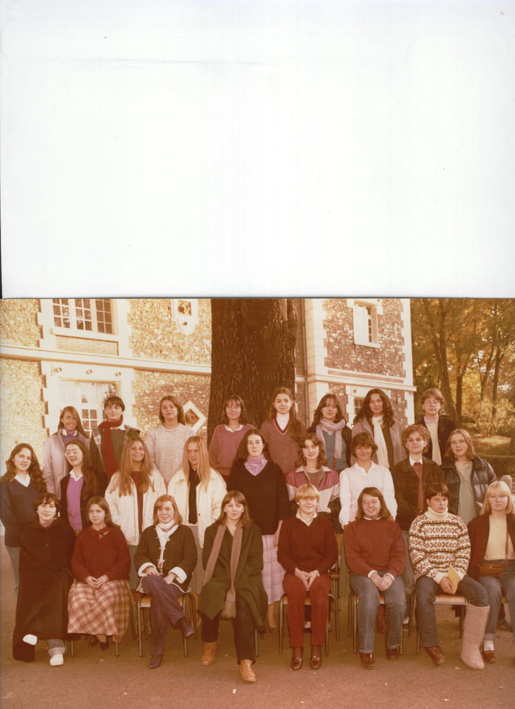 Photo de classe Terminale A4 de 1981, Lycée La Bruyère Copains d'avant Photo de classe Terminale A4 de 1981, Lycée La Bruyère Copains d'avant