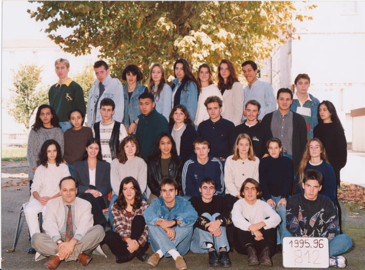 Photo de classe BTS Action Co 812 de 1995, Lycée Jean Baptiste De ...