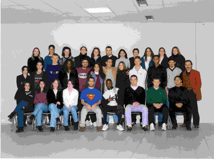 Photo de classe T ES 1 de 1997, Lycée Jean Monnet - Copains d'avant