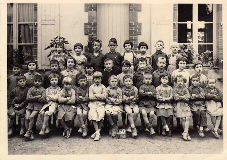 Photo de classe Classe CPCE1 de 1960, Monétay Sur Loire Copains d'avant