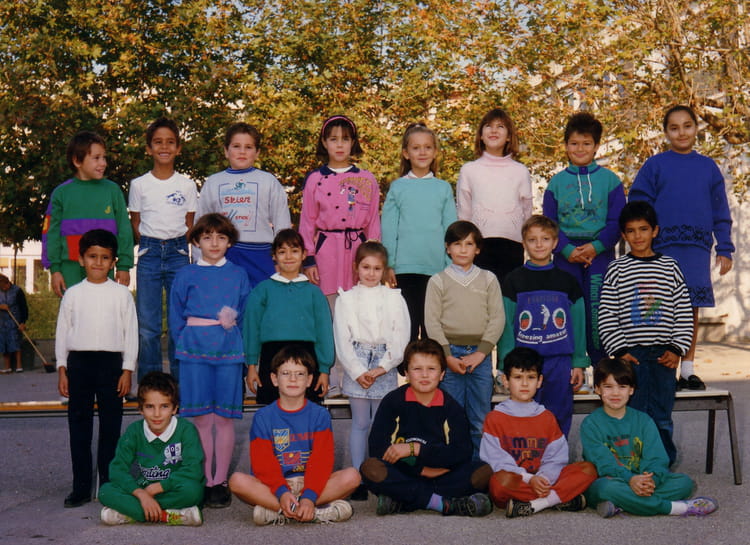 Photo de classe CE2 (Madame HASA) de 1989, ECOLE PAUL ARENE Copains d