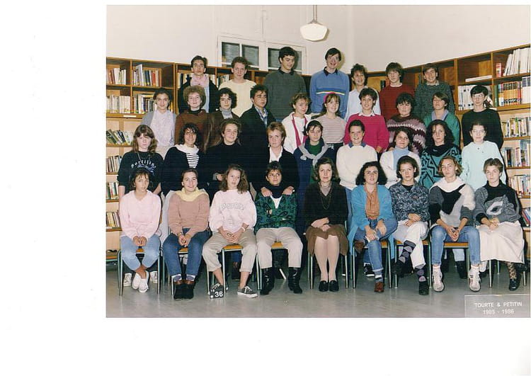 Photo de classe 2de7 de 1985, Lycée La Bruyère Copains d'avant Photo de classe 2de7 de 1985, Lycée La Bruyère Copains d'avant