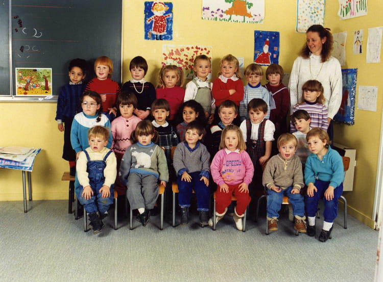Photo De Classe 1ere 2e Annee Maternelle 1987 88 De 1987 Ecole Primaire Saint Eustache La Foret Copains D Avant