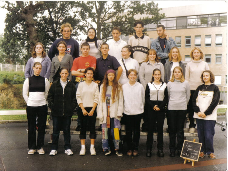 Photo de classe 1ère ES 1 de 2000, Lycée Jean Macé - Copains d'avant