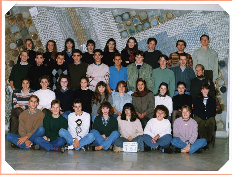 Photo de classe Term. B1 de 1993, Lycée Léonard Limosin Copains d'avant