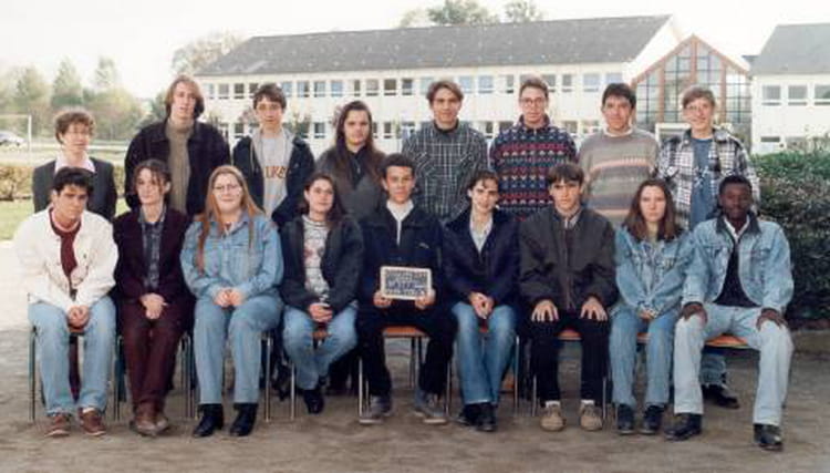 Photo de classe 1re STT Gestion 1995-96 de 1995, Lycée Privé Gabriel ...