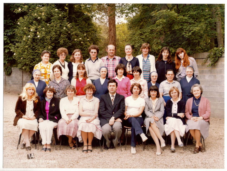 Photo de classe Enseignants et Personnel de 1981, Ecole Sainte Marie (Melun) Copains d'avant