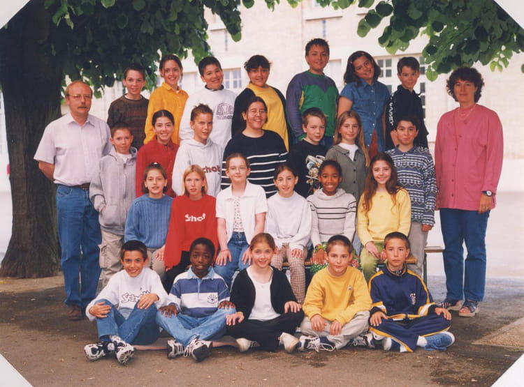 Photo de classe CM2 de 1999, école Pasteur Copains d'avant Photo de classe CM2 de 1999, école Pasteur Copains d'avant