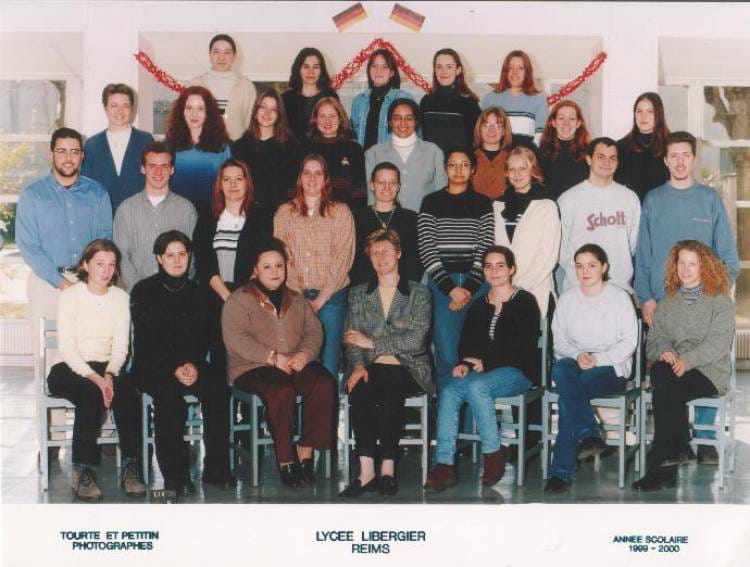 Photo de classe 1ere année BTS assistant de gestion PME PMI de 2000 ...