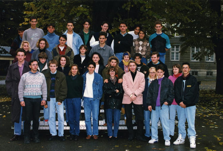 Photo de classe 1ère ASS de 1991, Lycée Michel De Montaigne - Copains d ...
