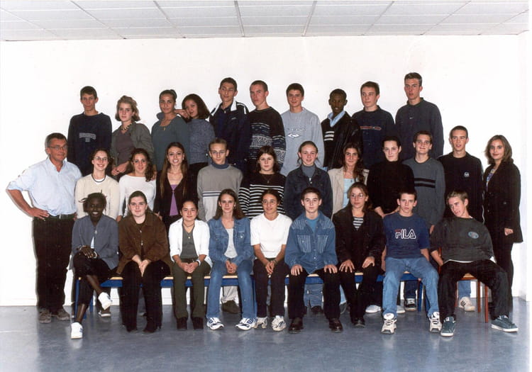 Photo de classe 2°9 de 2001, Lycée Polyvalent Elie Faure - Copains d'avant