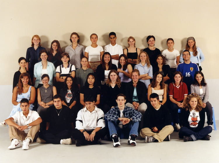 Photo de classe 1 ere L 1 de 2000, Lycée Eugene Delacroix Copains d'avant