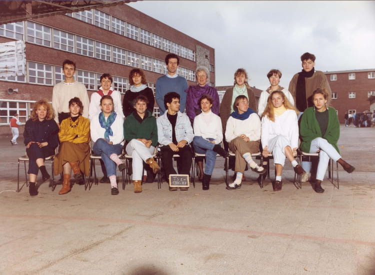 Photo de classe TS2 H de 1986, Lycée Edouard Gand Copains d'avant