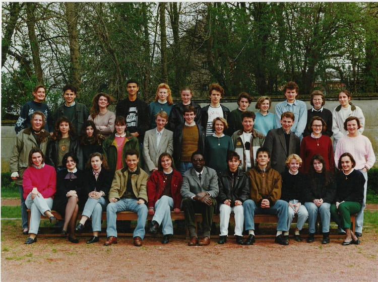 Photo de classe Première S3 de 1990, Lycée Saintefamille Copains d'avant