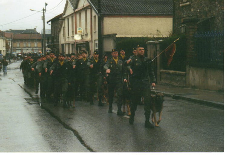 Photo De Classe Défiler Dans Suippes De 1996 132 Gcat Copains D Avant Photo De Classe Défiler Dans Suippes De 1996 132 Gcat Copains D Avant
