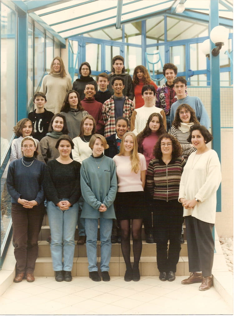 Photo de classe 1ERE ES 1 de 1995, Lycée Polyvalent Lumière - Copains d ...