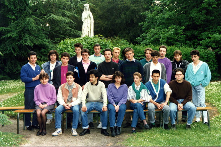 Photo de classe 1ere F4 A de 1989, Lycée Technique Privé Saintefamille