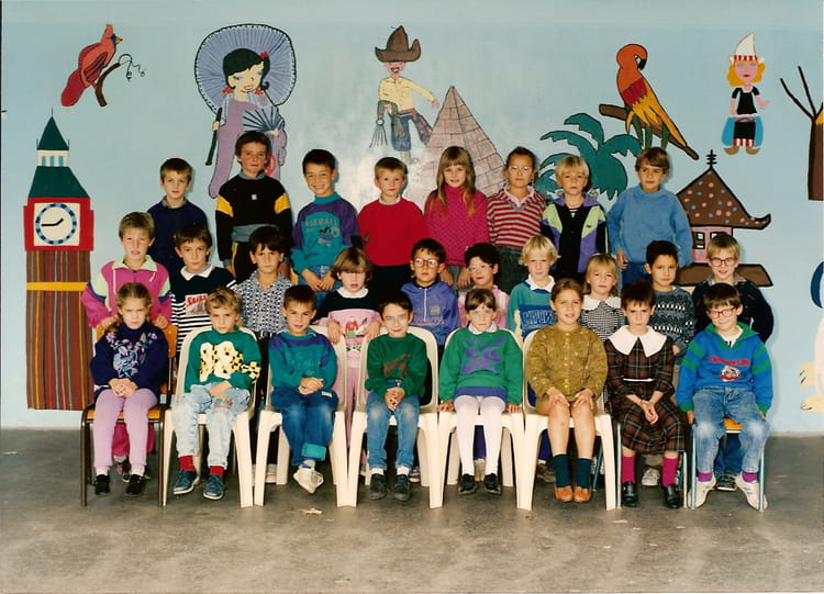 Photo de classe CE1 90/91 de 1990, ECOLE LOUISE MICHEL - Copains d'avant