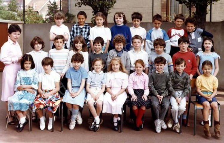 Photo de classe CE2 de 1984, ECOLE SAINTE MARIE DES VALLEES - Copains d ...