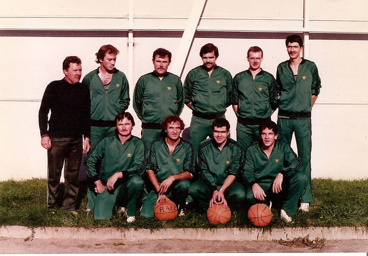 Photo De Classe Seniors Racc 1981 De 1981 Racc Copains D Avant Photo De Classe Seniors Racc 1981 De 1981 Racc Copains D Avant