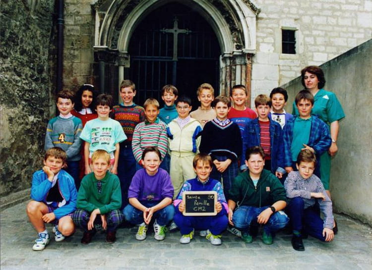 Photo de classe CM2 de 1989, Ecole La Sainte Famille (Toul) Copains d