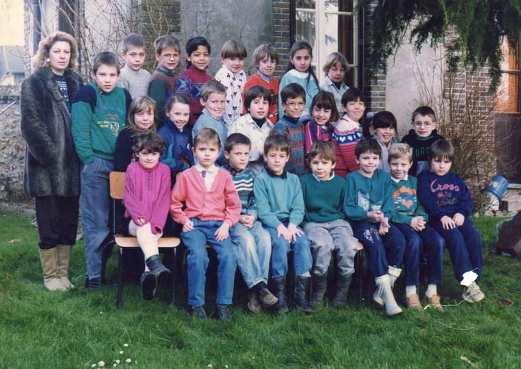 Photo de classe CE2 de 1988, GAUVILLE LA CAMPAGNE Copains d'avant